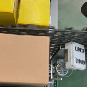 L-shape silver splitter - particolare della colonna di comando motorizzata