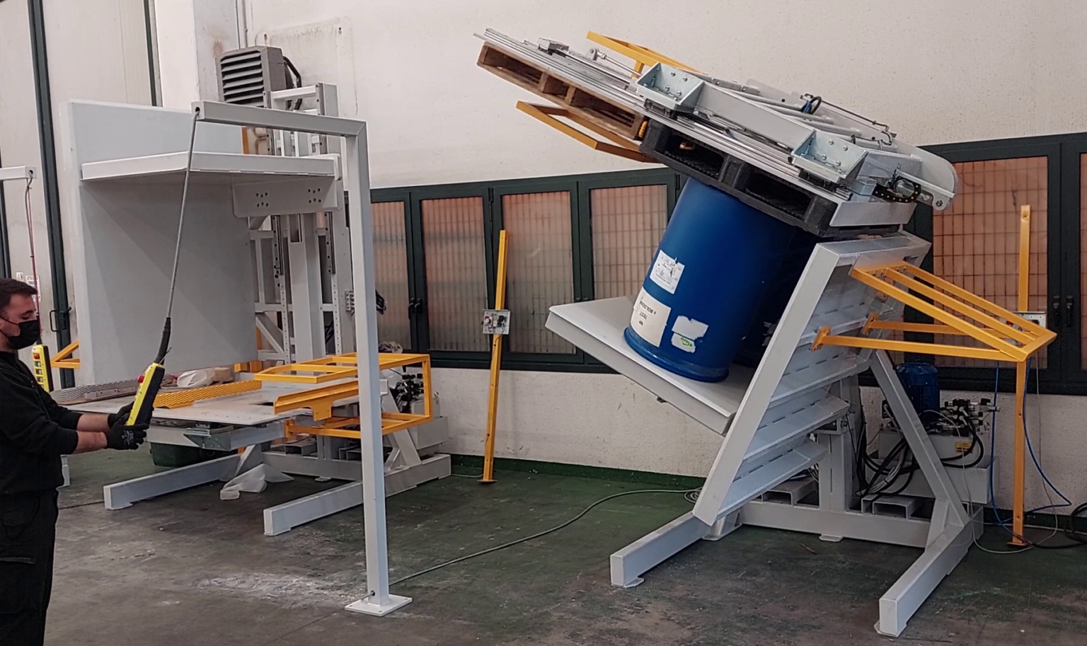 Pallet Rotator for Safe Pallet Exchanging