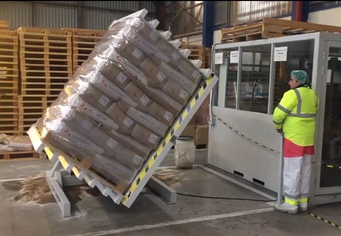 pallet inverter with heavy bags