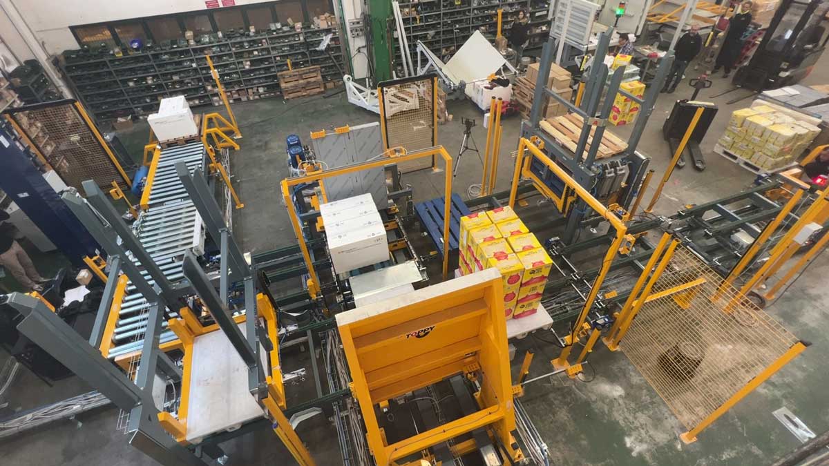 Image of Innovative Pallet Transfer System with Conveyor Belts and RFID Technology